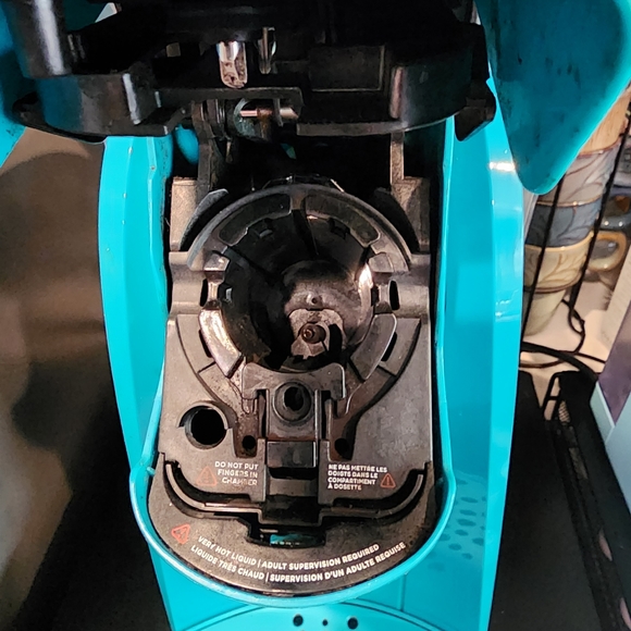 Keurig 117605 2.0 K200 brewer color- Turquoise - Picture 4 of 6